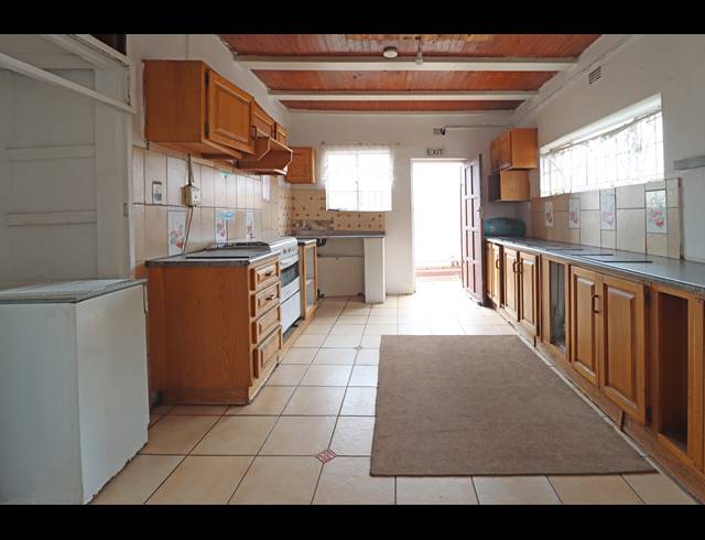 13 BEDROOM HOUSE FOR SALE IN HURST HILL
